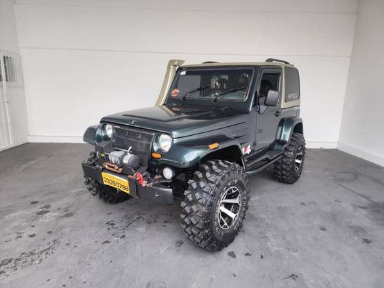 TROLLER RF 2.0 SPORT 4X4 TETO RIGIDO GASOLINA 2P MANUAL